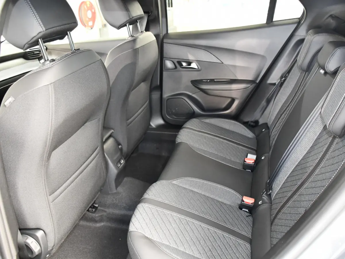 1.2 Hybrid 145 GT .