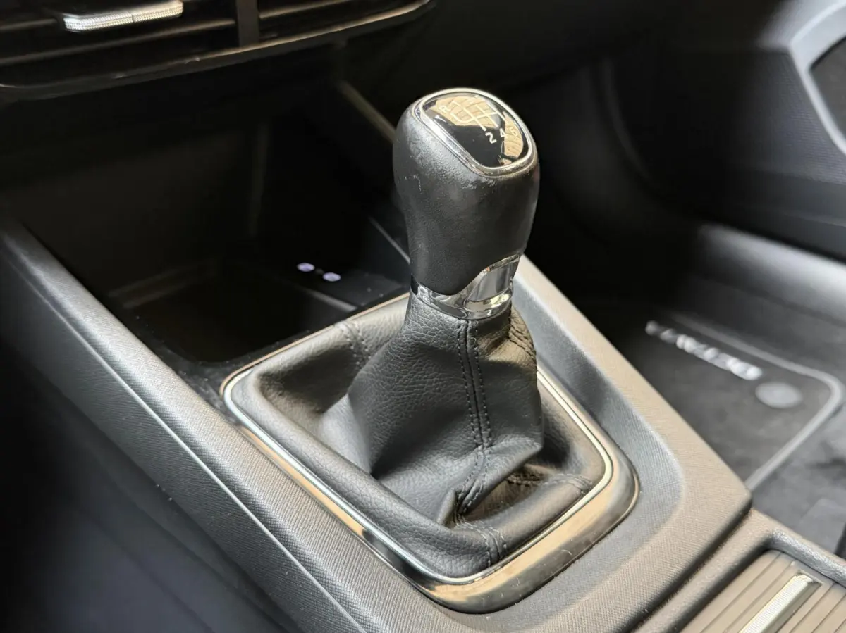 1.0 TSI Ambition Apple CarPlay/Android Auto | Climate & cruise control | LED verlichting | Lichtmetalen velgen | Navigatiesysteem | Parkeersensoren achter | Trekhaak