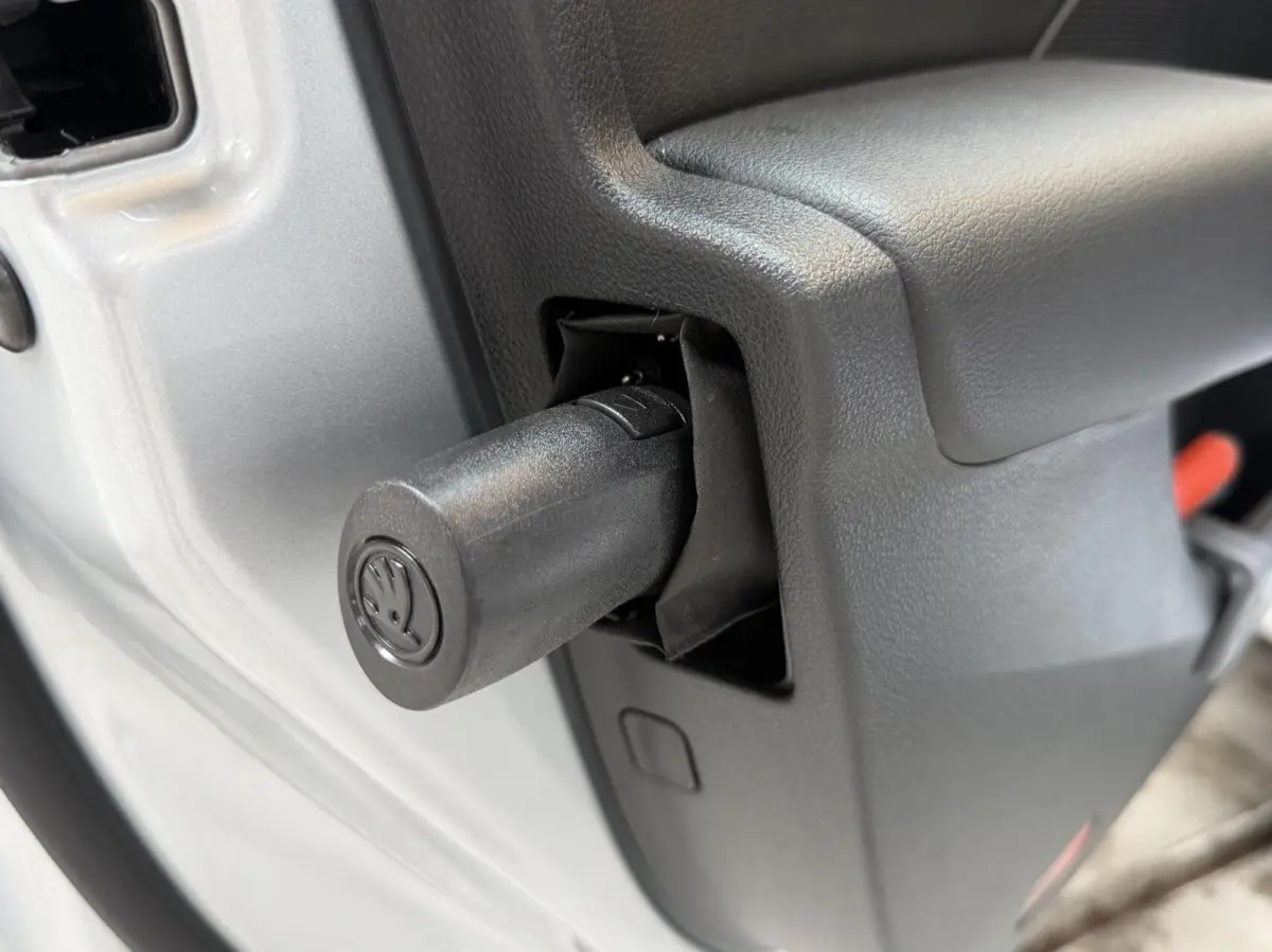 1.0 TSI Ambition Apple CarPlay/Android Auto | Climate & cruise control | LED verlichting | Lichtmetalen velgen | Navigatiesysteem | Parkeersensoren achter | Trekhaak