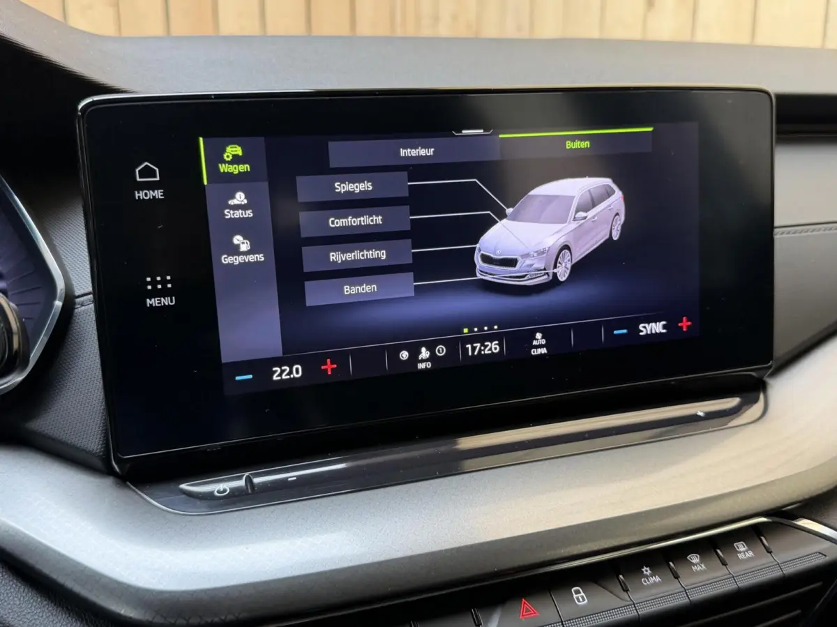 1.0 TSI Ambition Apple CarPlay/Android Auto | Climate & cruise control | LED verlichting | Lichtmetalen velgen | Navigatiesysteem | Parkeersensoren achter | Trekhaak