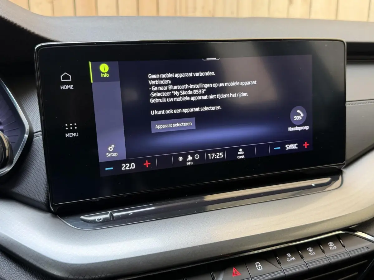 1.0 TSI Ambition Apple CarPlay/Android Auto | Climate & cruise control | LED verlichting | Lichtmetalen velgen | Navigatiesysteem | Parkeersensoren achter | Trekhaak
