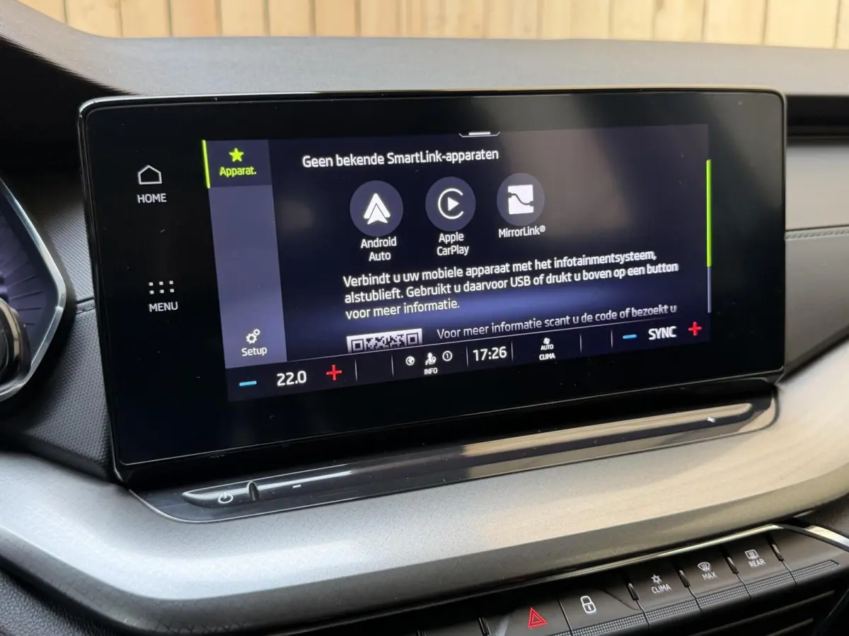 1.0 TSI Ambition Apple CarPlay/Android Auto | Climate & cruise control | LED verlichting | Lichtmetalen velgen | Navigatiesysteem | Parkeersensoren achter | Trekhaak