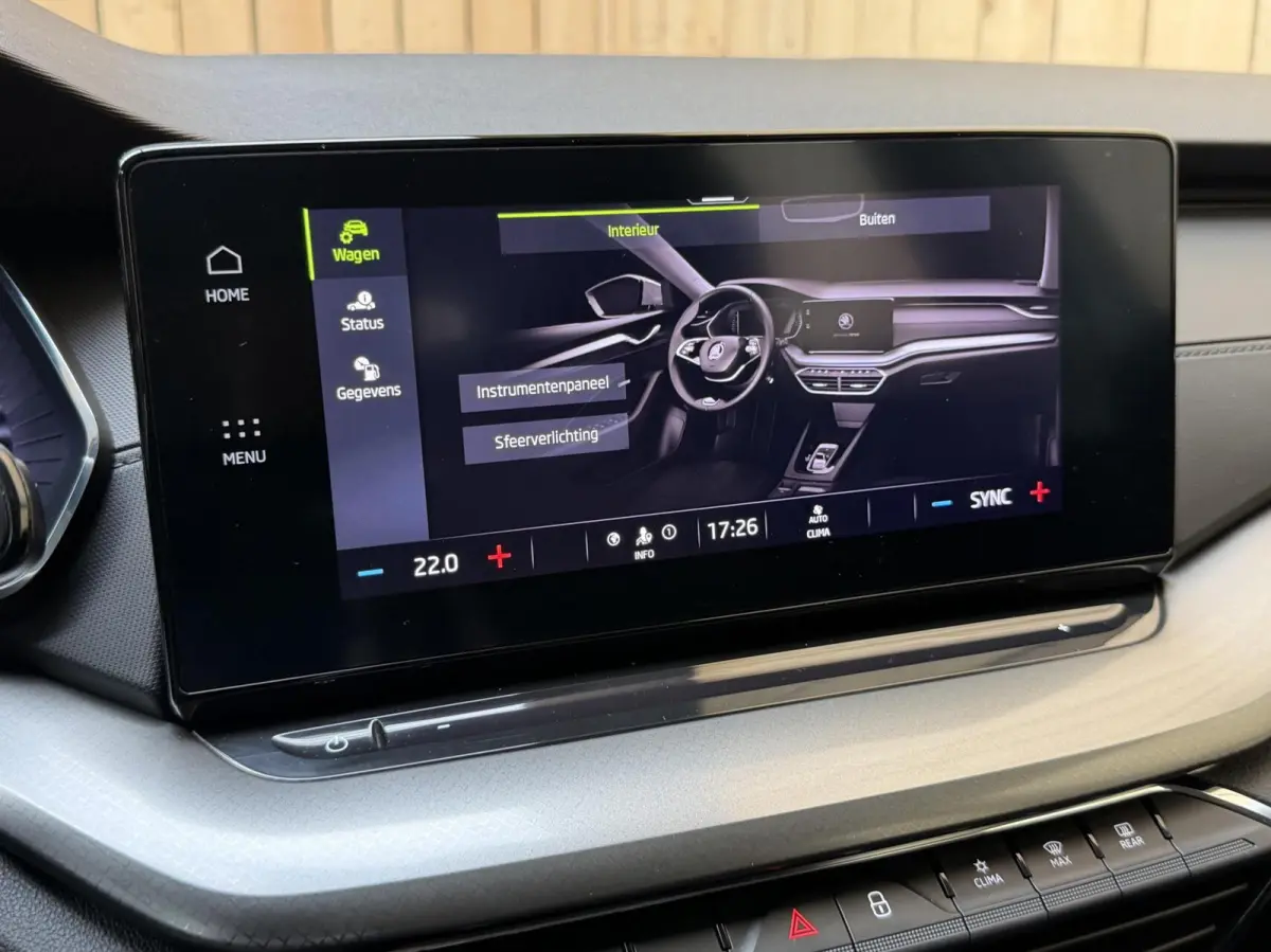 1.0 TSI Ambition Apple CarPlay/Android Auto | Climate & cruise control | LED verlichting | Lichtmetalen velgen | Navigatiesysteem | Parkeersensoren achter | Trekhaak