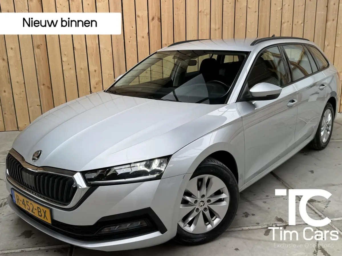 1.0 TSI Ambition Apple CarPlay/Android Auto | Climate & cruise control | LED verlichting | Lichtmetalen velgen | Navigatiesysteem | Parkeersensoren achter | Trekhaak