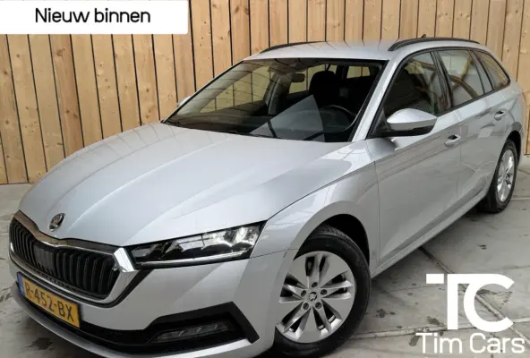 1.0 TSI Ambition Apple CarPlay/Android Auto | Climate & cruise control | LED verlichting | Lichtmetalen velgen | Navigatiesysteem | Parkeersensoren achter | Trekhaak