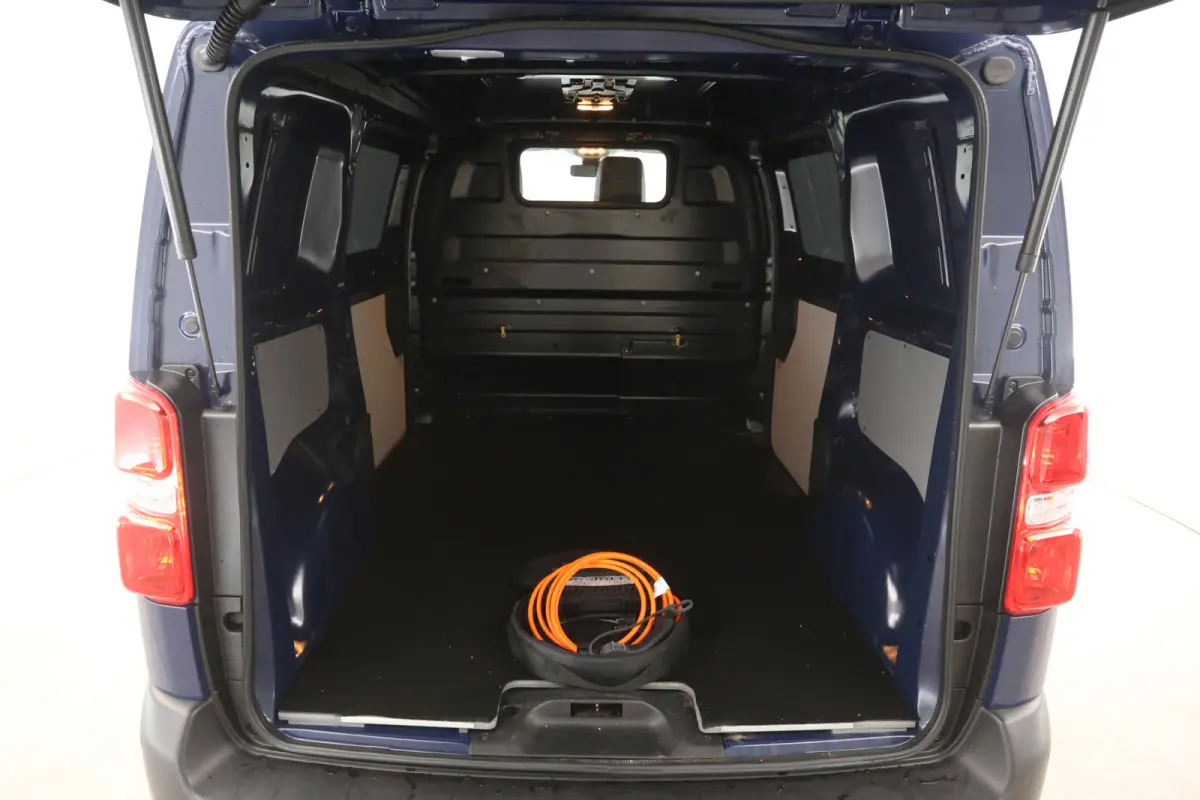 75 kWh L2H1 Long Range | Snelladen | SOH 96% | Airco | Cruise | Camera | Carplay | 3 Zits | 2xSchuifdeur