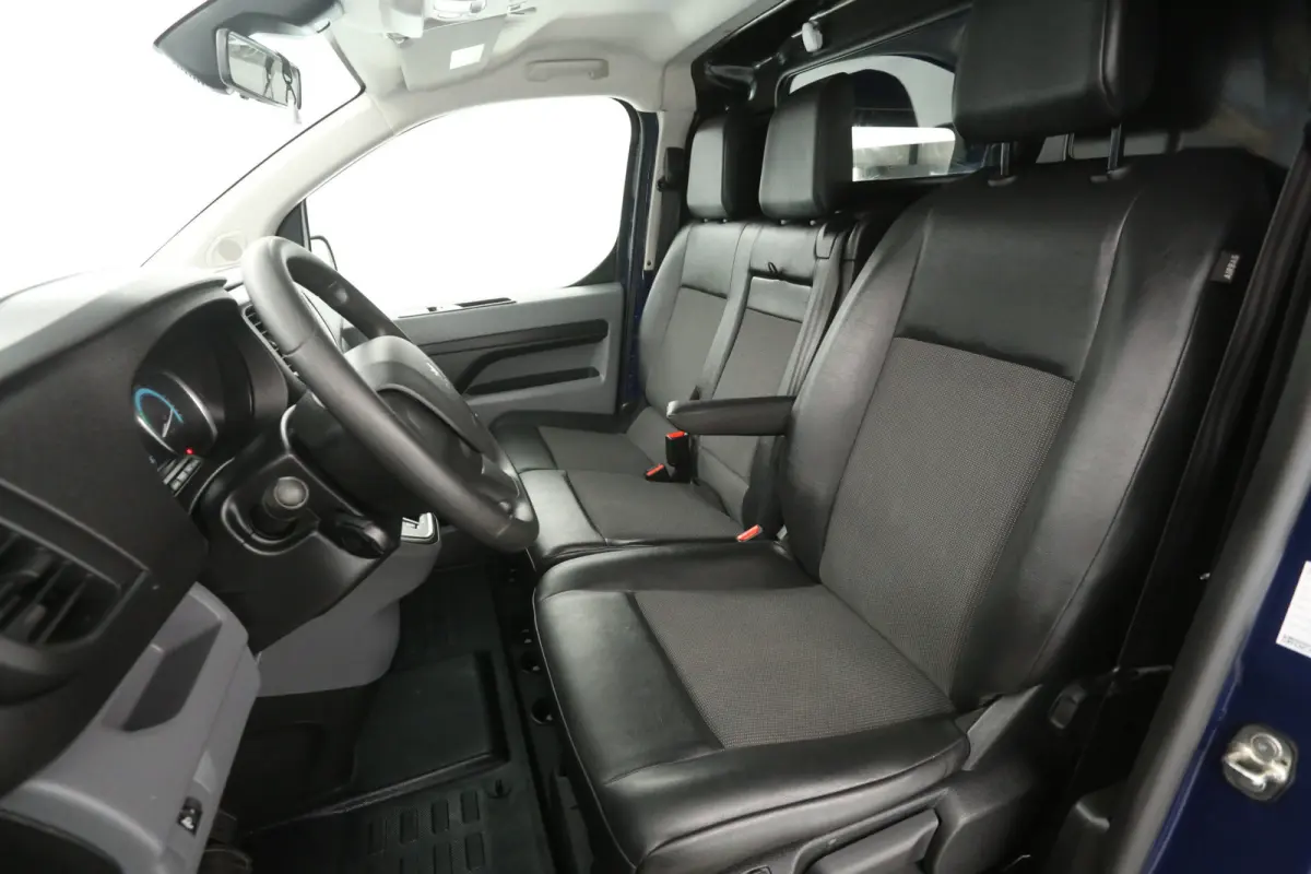75 kWh L2H1 Long Range | Snelladen | SOH 96% | Airco | Cruise | Camera | Carplay | 3 Zits | 2xSchuifdeur