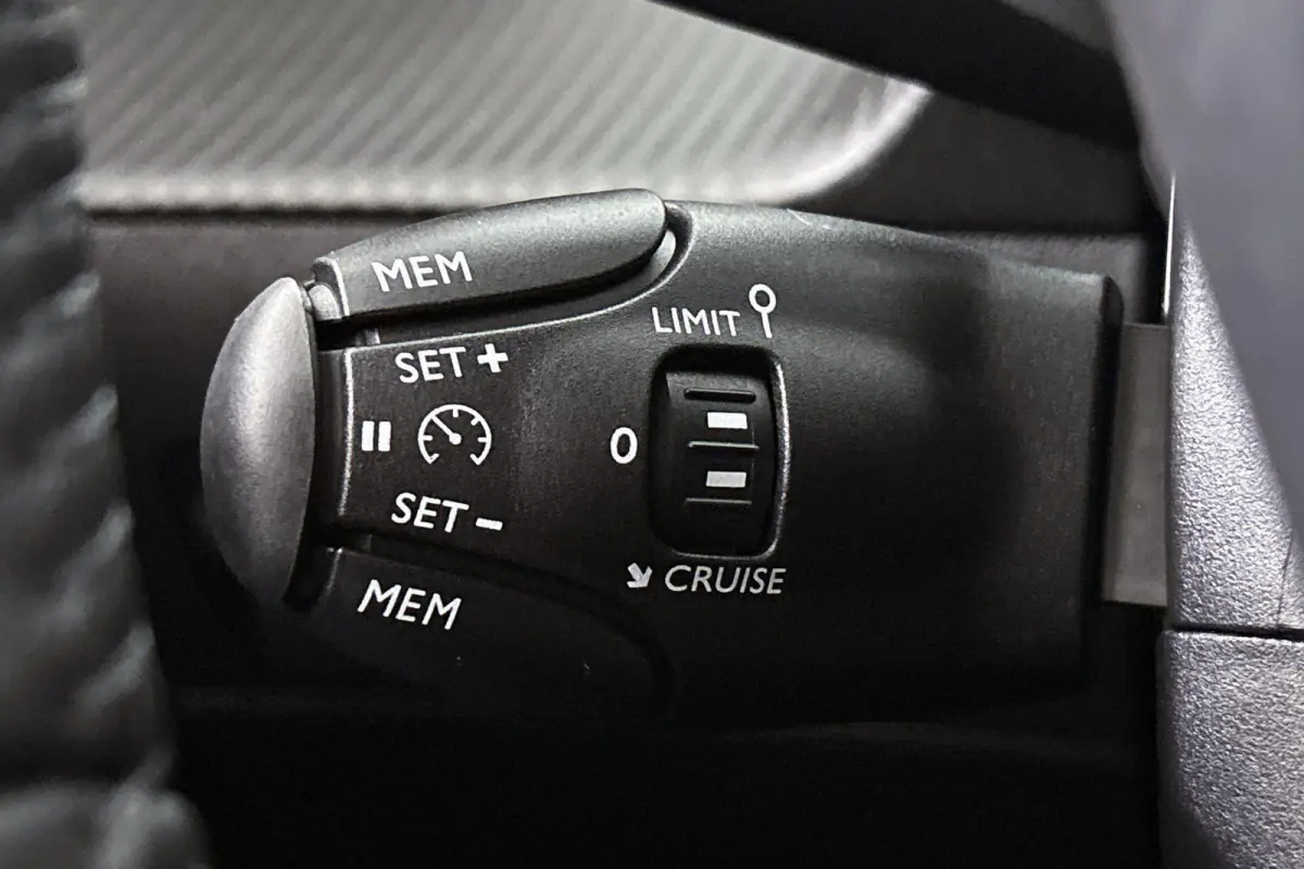 1.2 Hybrid 100 e-DCS6 Allure NL Auto Apple CarPlay Parkeersensoren