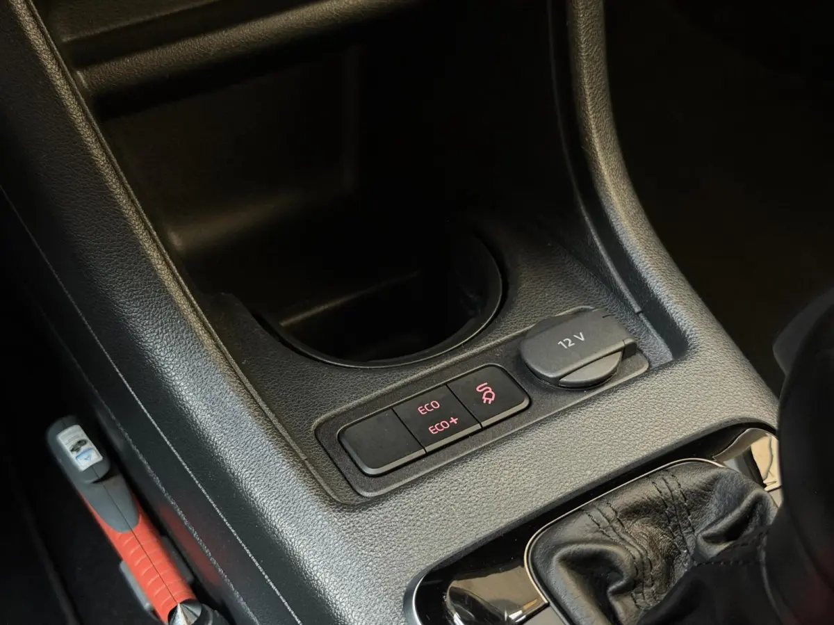 electric SoH 88,14% | Cruise control | Climate control | Metaalkleur | Lichtmetalen velgen | Voorruitverwarming | Stoelverwarming | Parkeersensoren achter