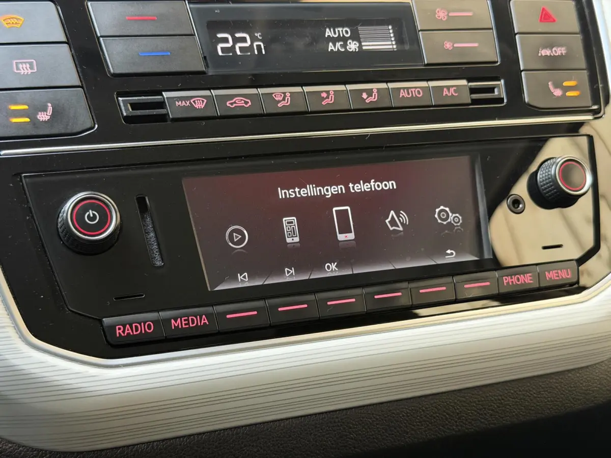 electric SoH 88,14% | Cruise control | Climate control | Metaalkleur | Lichtmetalen velgen | Voorruitverwarming | Stoelverwarming | Parkeersensoren achter