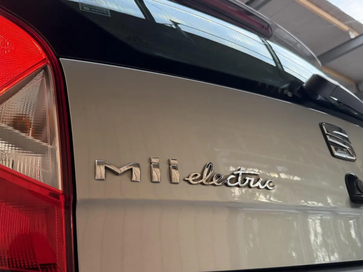 electric SoH 88,14% | Cruise control | Climate control | Metaalkleur | Lichtmetalen velgen | Voorruitverwarming | Stoelverwarming | Parkeersensoren achter