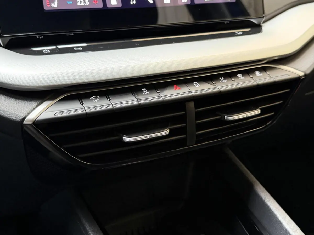 1.5 TSI First Edition Automaat | Apple CarPlay/Android Auto | Achteruitrijcamera | Cruise & climate control | LED koplampen | Stoel- en stuurwielverwarming | Rijstrooksensor | Parkeersensore