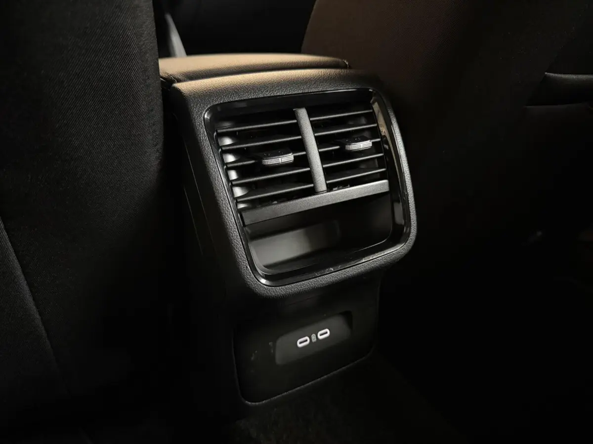 1.5 TSI First Edition Automaat | Apple CarPlay/Android Auto | Achteruitrijcamera | Cruise & climate control | LED koplampen | Stoel- en stuurwielverwarming | Rijstrooksensor | Parkeersensore