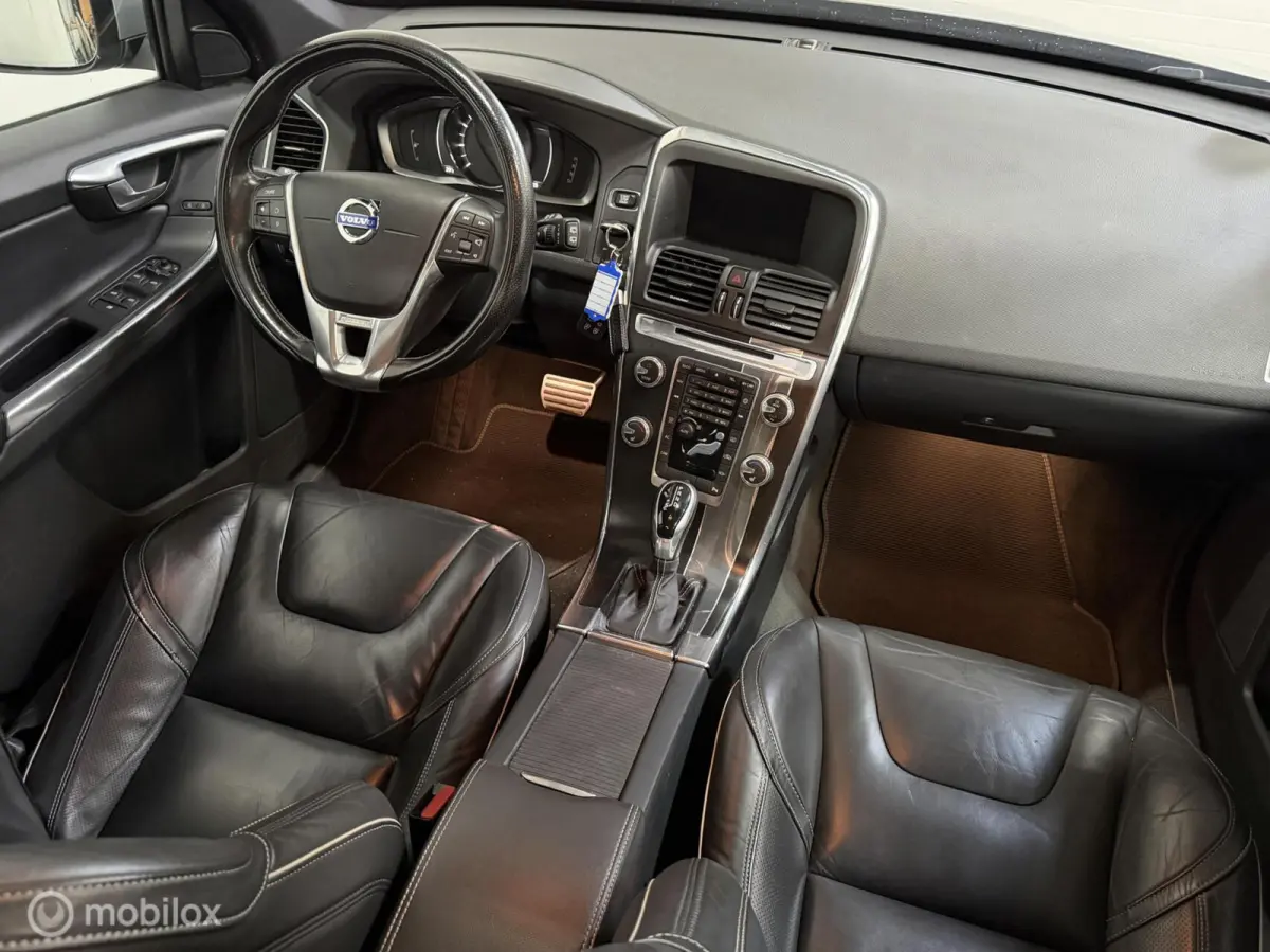 2.0 T5 R-Design NL-AUTO / DEALER HISTORIE / PANO