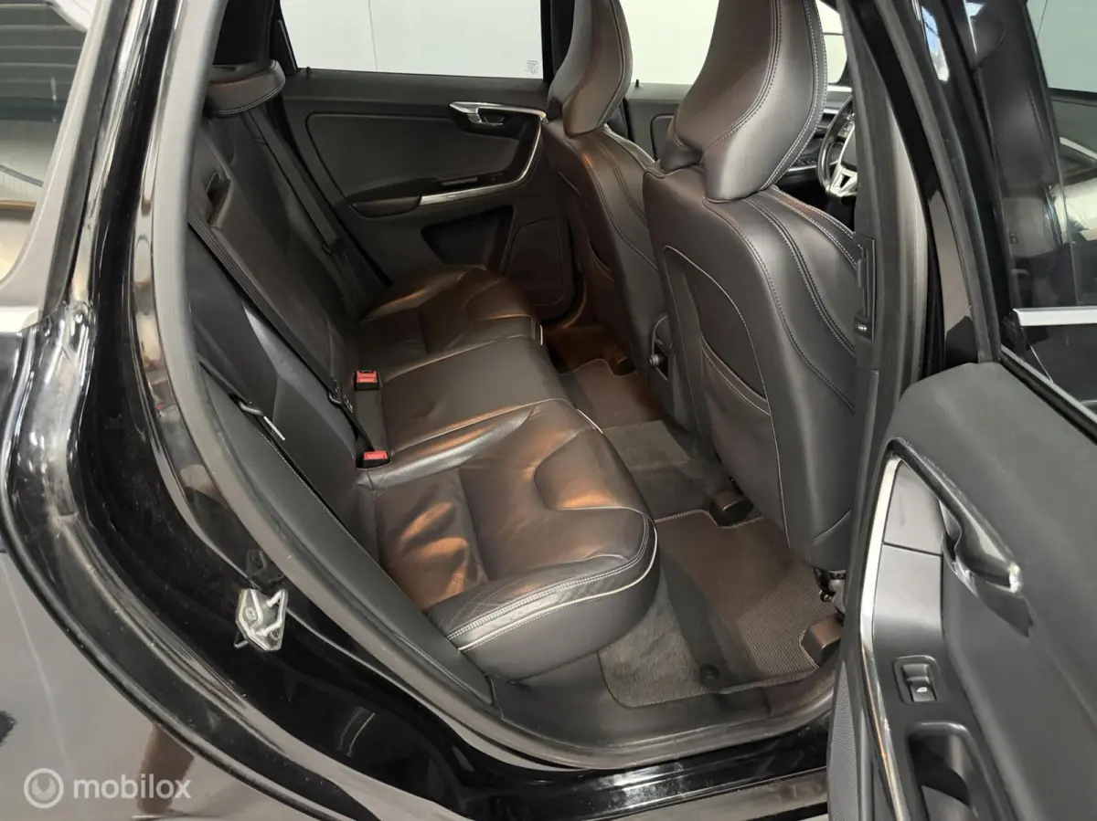 2.0 T5 R-Design NL-AUTO / DEALER HISTORIE / PANO