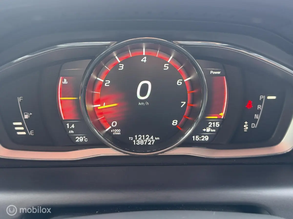 2.0 T5 R-Design NL-AUTO / DEALER HISTORIE / PANO
