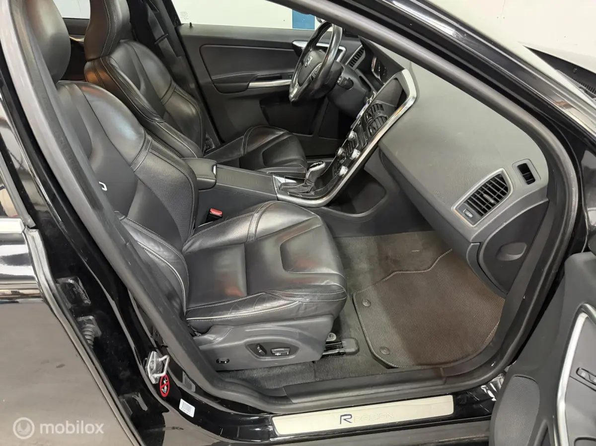 2.0 T5 R-Design NL-AUTO / DEALER HISTORIE / PANO