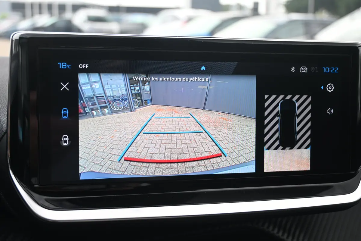 Business tot 8 Jaar garantie! | Climate Control | Dashboard in zacht materiaal met carboneffect en hoogglans zwarte sierstrip | Extra getinte achterste zijruiten en achterruit