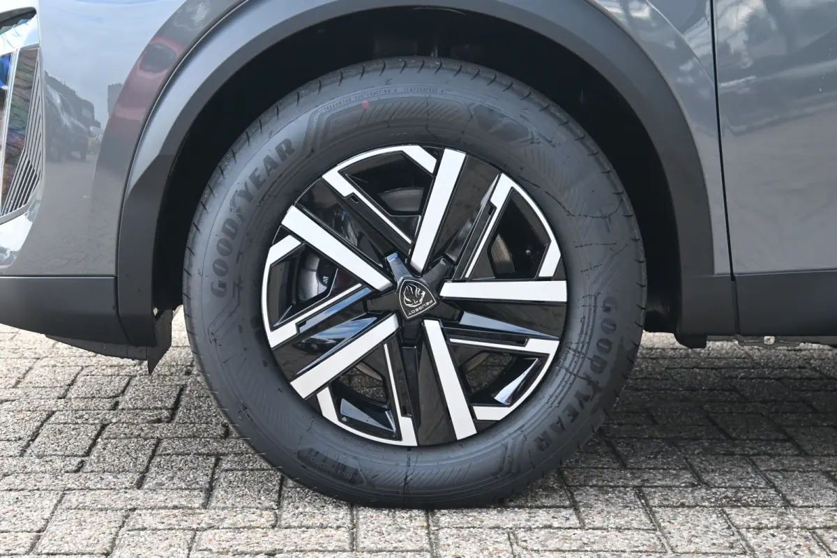 Business tot 8 Jaar garantie! | Climate Control | Dashboard in zacht materiaal met carboneffect en hoogglans zwarte sierstrip | Extra getinte achterste zijruiten en achterruit