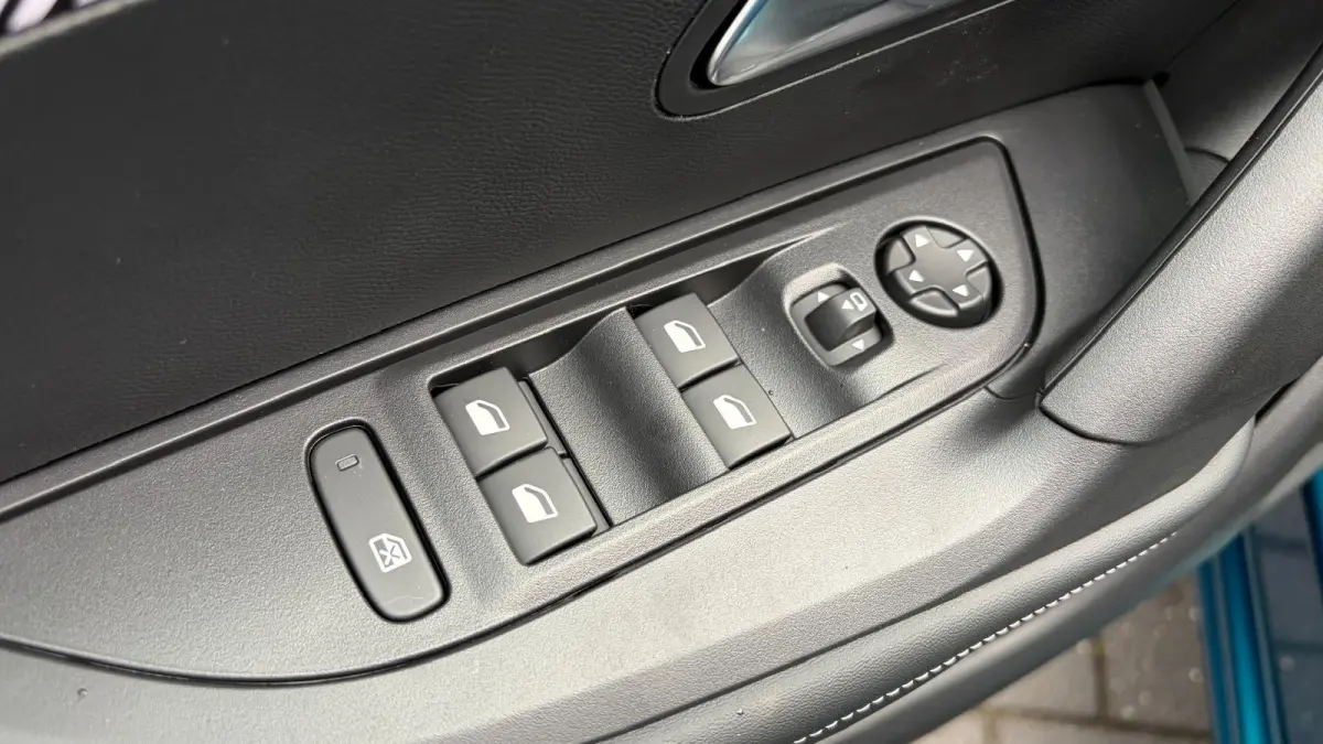 Allure | Active Safety Brake met camera en radar (automatisch noodremsysteem) met Distance Alert (waarschuwing dreigende aanrijding) | Advanced Active Safety Brake met camera en radar | Clim