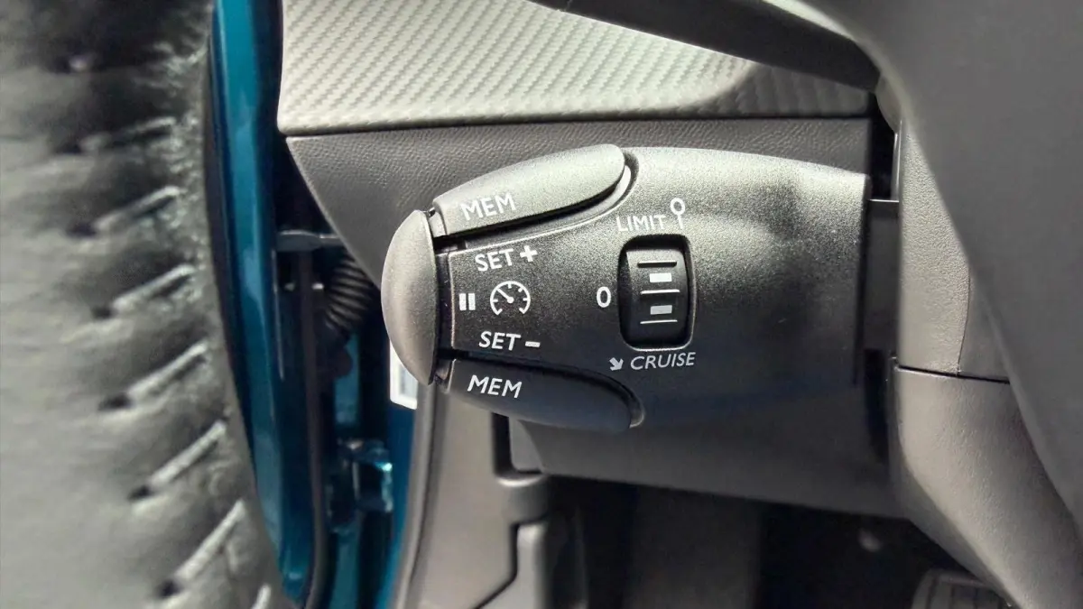 Allure | Active Safety Brake met camera en radar (automatisch noodremsysteem) met Distance Alert (waarschuwing dreigende aanrijding) | Advanced Active Safety Brake met camera en radar | Clim