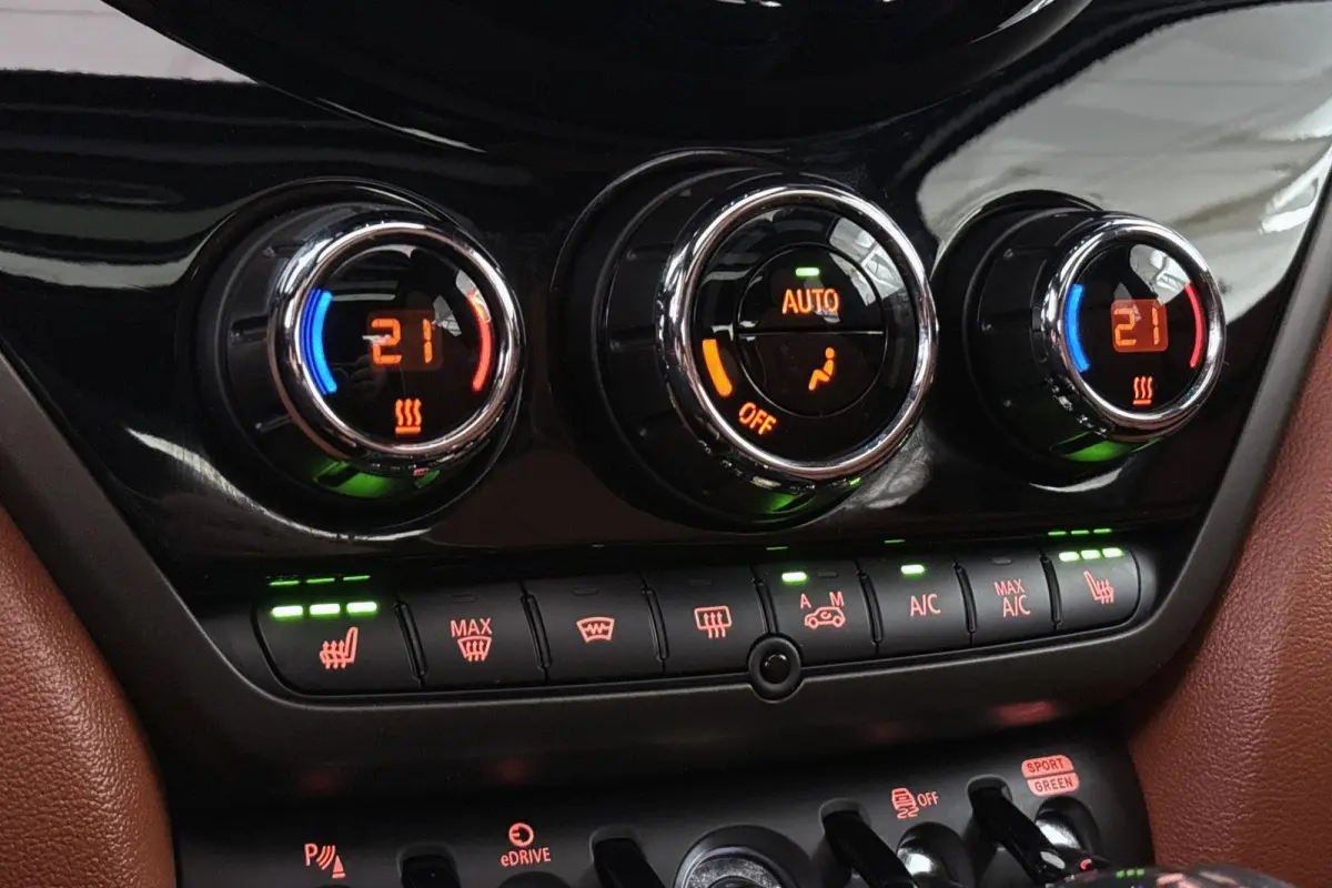 1.5 Cooper ALL4 Classic Pano Leder Harman Kardon Stoelverwarming Camera