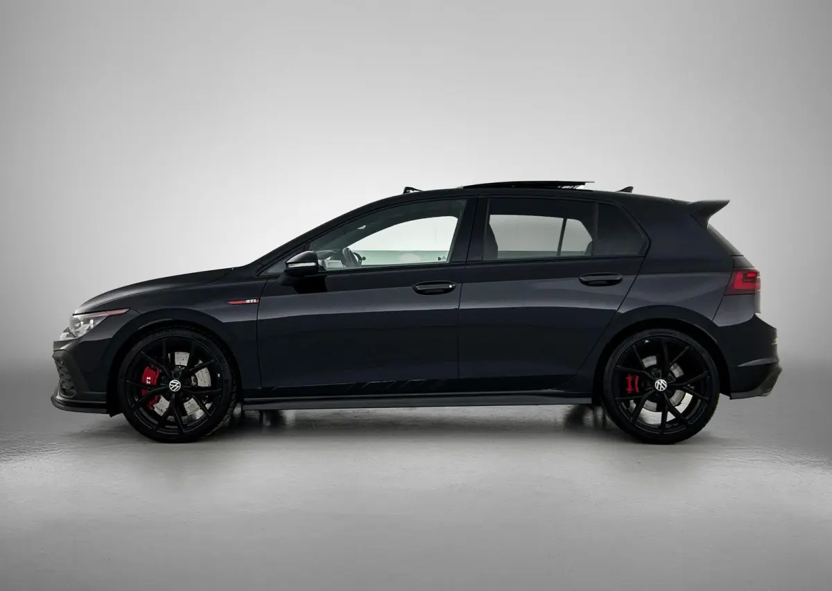 2.0 TSI GTI | Panorama dak | Head-up display | Stoelverwarming | Camera | 19 Inch Velgen | Parkeersensoren | Cruise control |