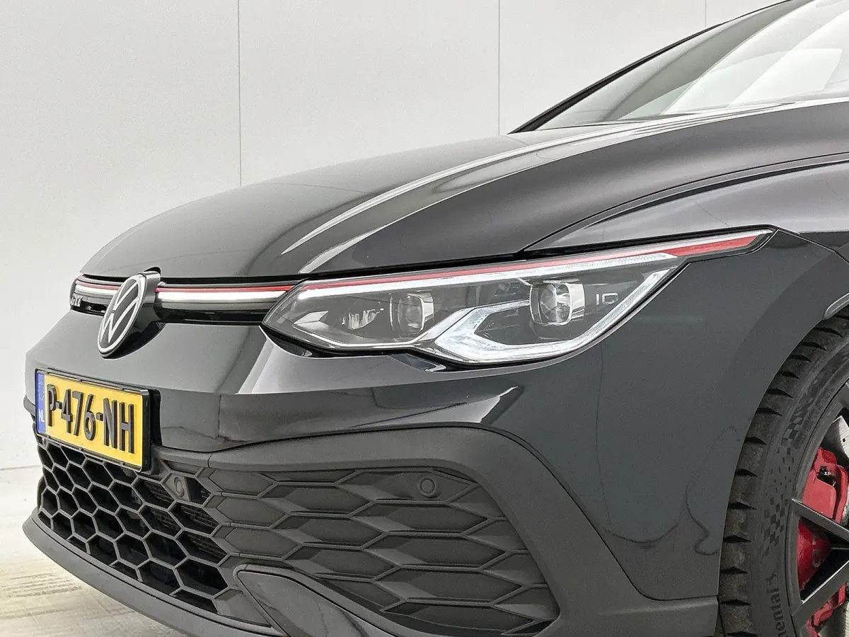 2.0 TSI GTI | Panorama dak | Head-up display | Stoelverwarming | Camera | 19 Inch Velgen | Parkeersensoren | Cruise control |