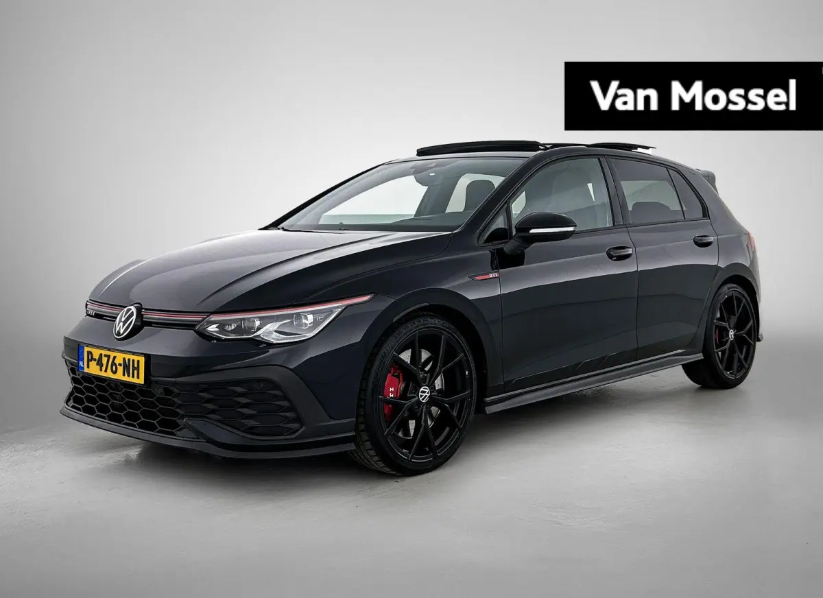 2.0 TSI GTI | Panorama dak | Head-up display | Stoelverwarming | Camera | 19 Inch Velgen | Parkeersensoren | Cruise control |