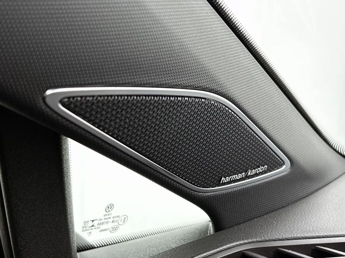 2.0 TSI GTI | Panorama dak | Head-up display | Stoelverwarming | Camera | 19 Inch Velgen | Parkeersensoren | Cruise control |