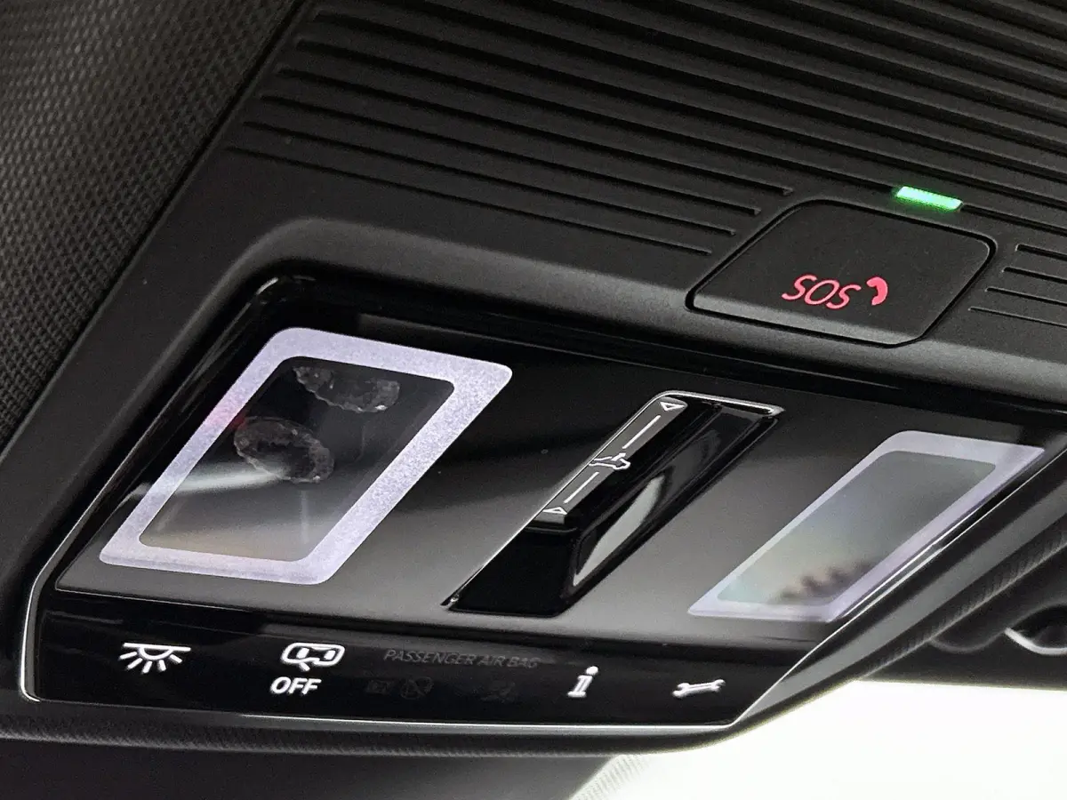 2.0 TSI GTI | Panorama dak | Head-up display | Stoelverwarming | Camera | 19 Inch Velgen | Parkeersensoren | Cruise control |