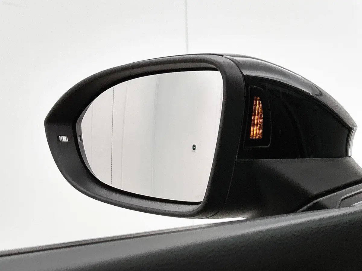 2.0 TSI GTI | Panorama dak | Head-up display | Stoelverwarming | Camera | 19 Inch Velgen | Parkeersensoren | Cruise control |