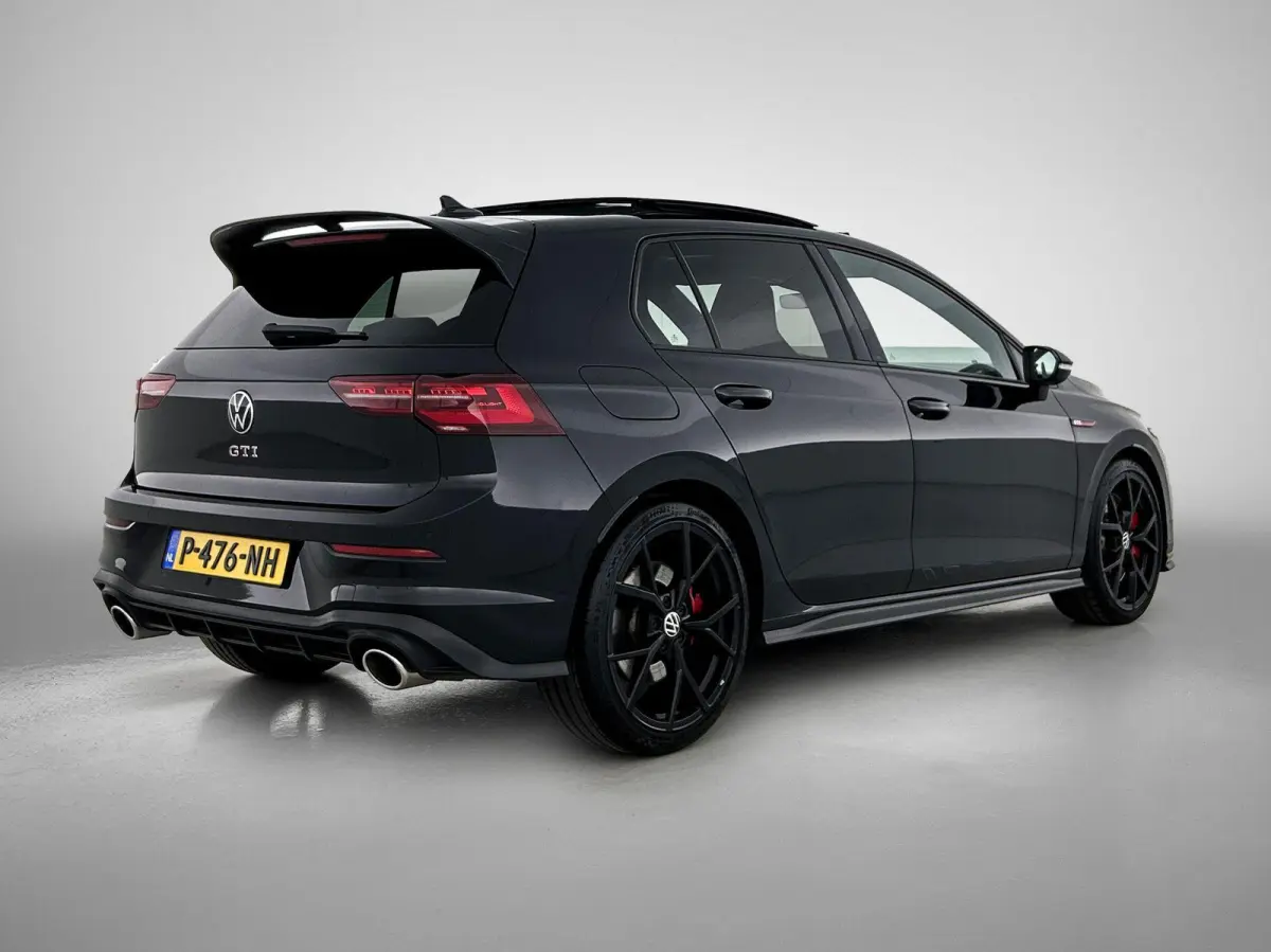 2.0 TSI GTI | Panorama dak | Head-up display | Stoelverwarming | Camera | 19 Inch Velgen | Parkeersensoren | Cruise control |