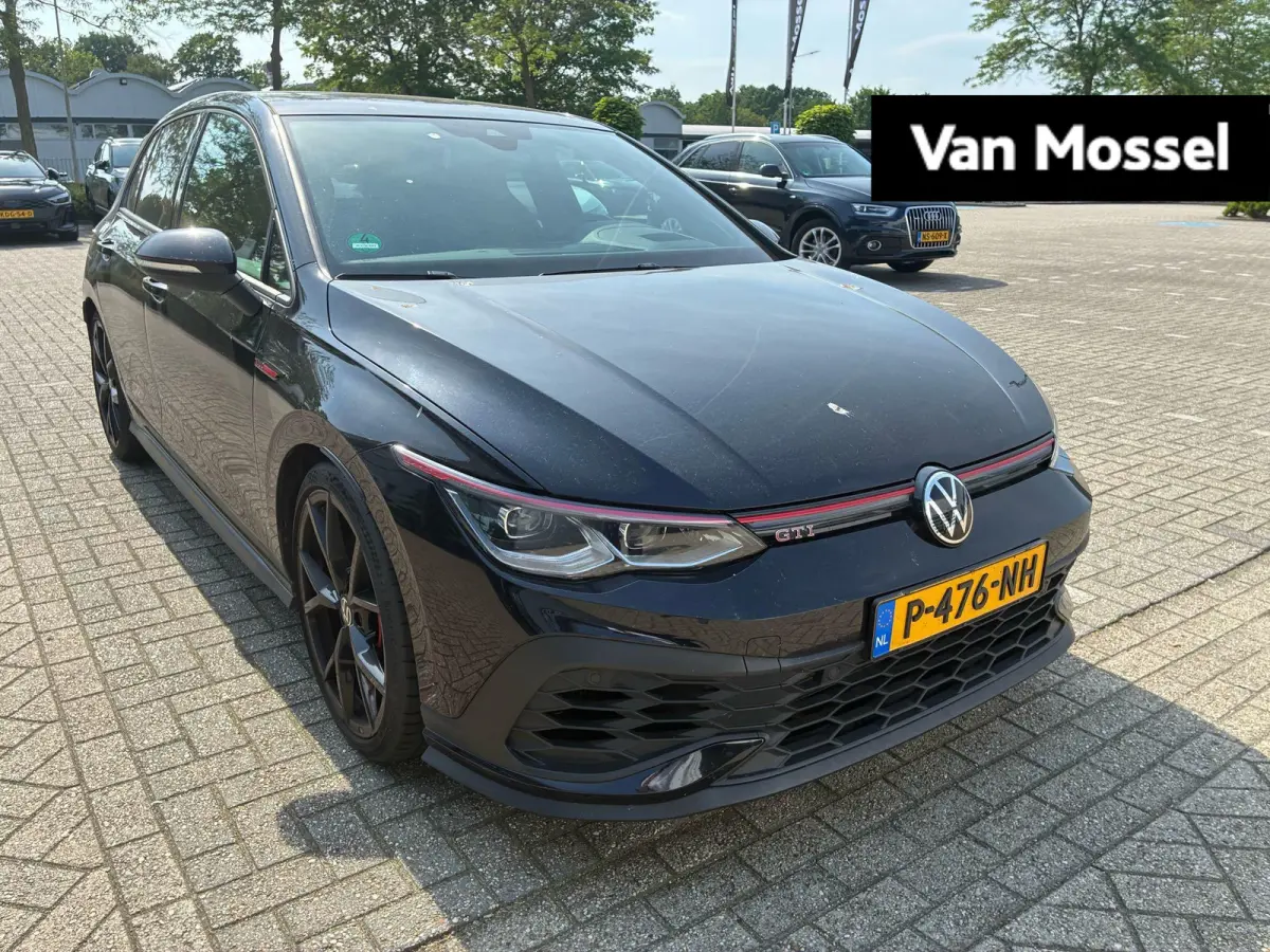 2.0 TSI GTI | Panorama dak | Head-up display | Stoelverwarming | Camera | 19 Inch Velgen | Parkeersensoren | Cruise control |