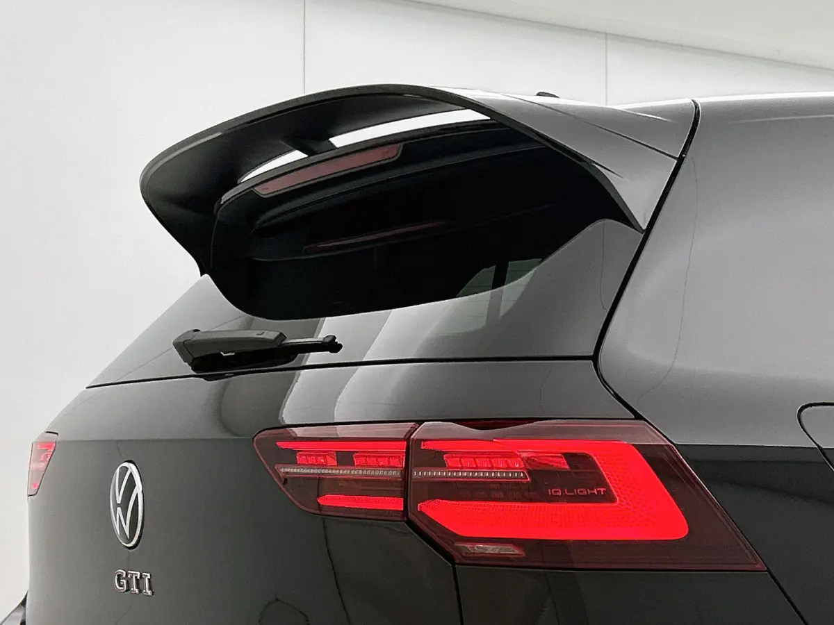 2.0 TSI GTI | Panorama dak | Head-up display | Stoelverwarming | Camera | 19 Inch Velgen | Parkeersensoren | Cruise control |