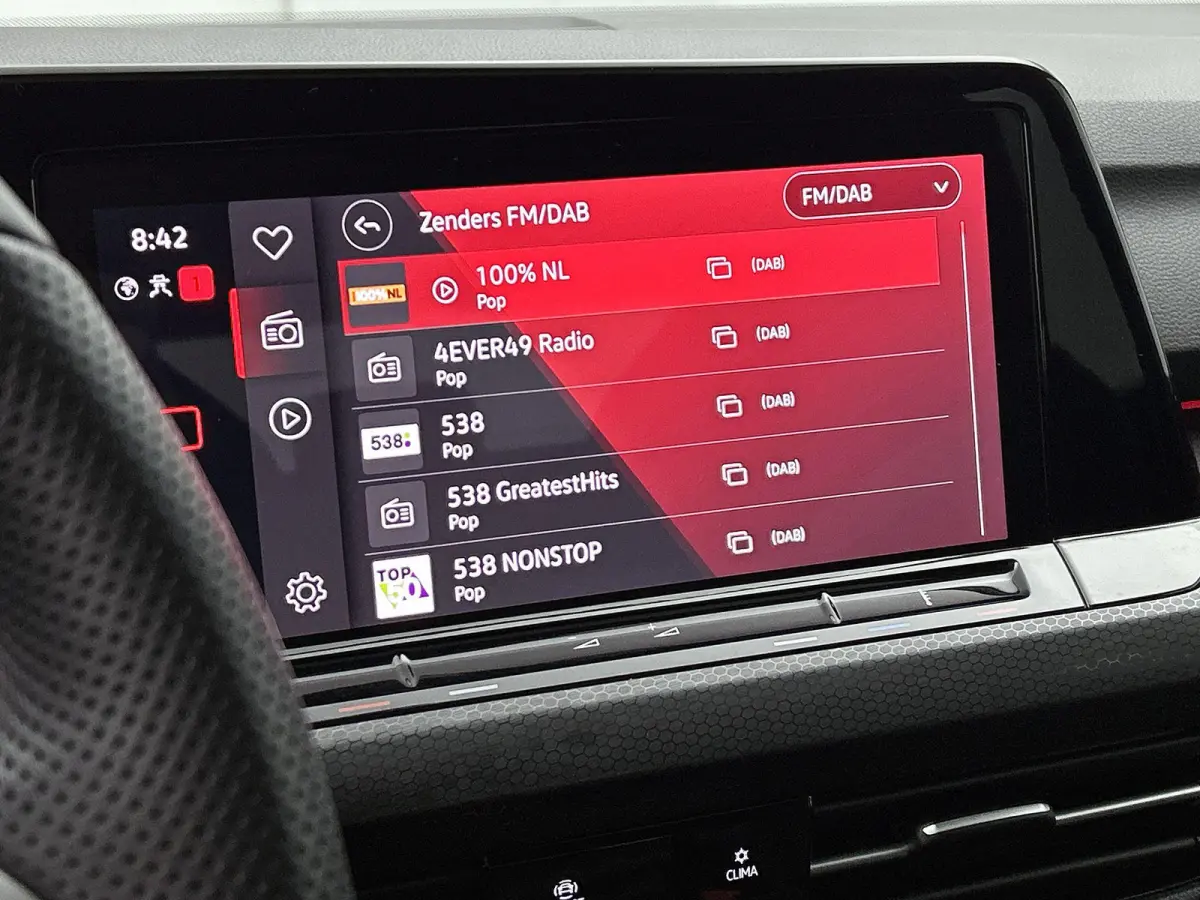 2.0 TSI GTI | Panorama dak | Head-up display | Stoelverwarming | Camera | 19 Inch Velgen | Parkeersensoren | Cruise control |