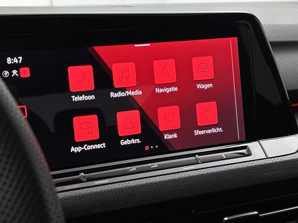 2.0 TSI GTI | Panorama dak | Head-up display | Stoelverwarming | Camera | 19 Inch Velgen | Parkeersensoren | Cruise control |
