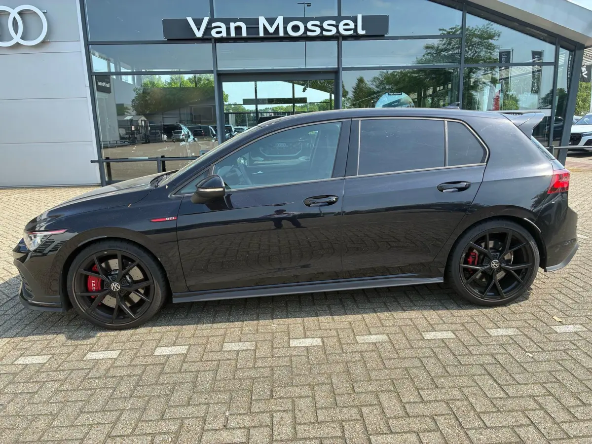 2.0 TSI GTI | Panorama dak | Head-up display | Stoelverwarming | Camera | 19 Inch Velgen | Parkeersensoren | Cruise control |