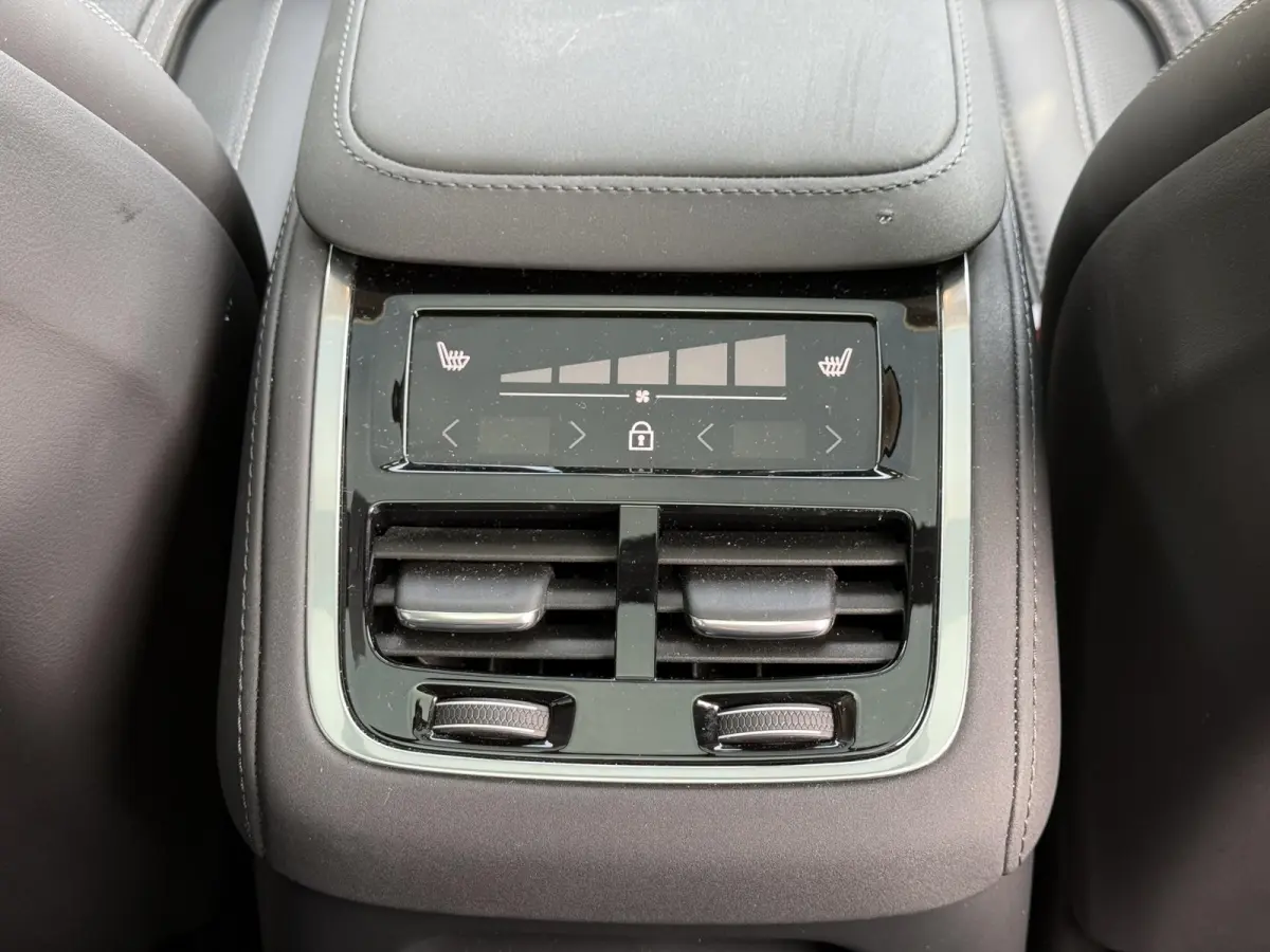 T8 Plug-in hybrid AWD Ultra Dark