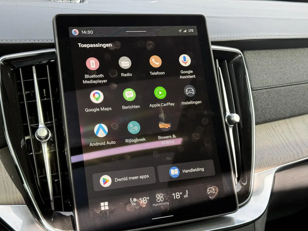 T8 Plug-in hybrid AWD Ultra Dark