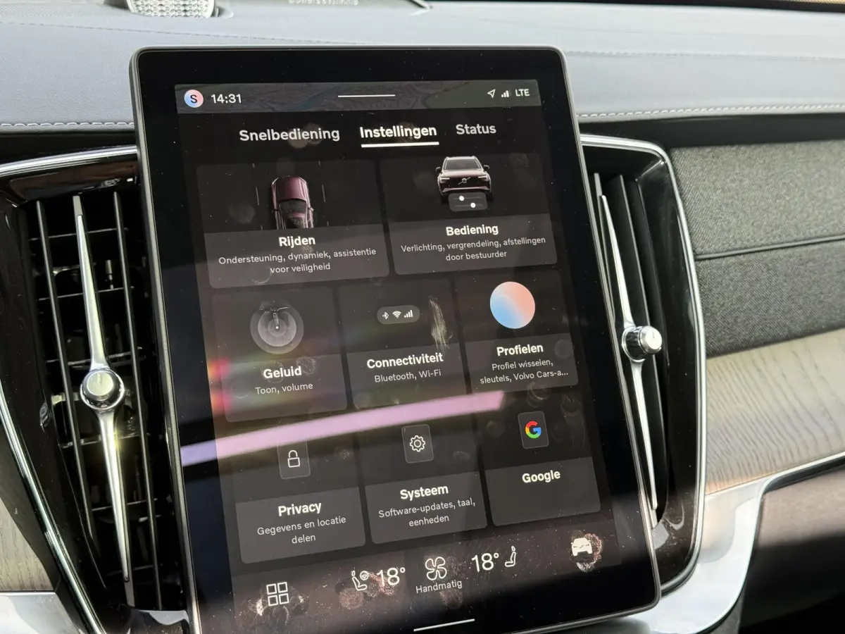 T8 Plug-in hybrid AWD Ultra Dark