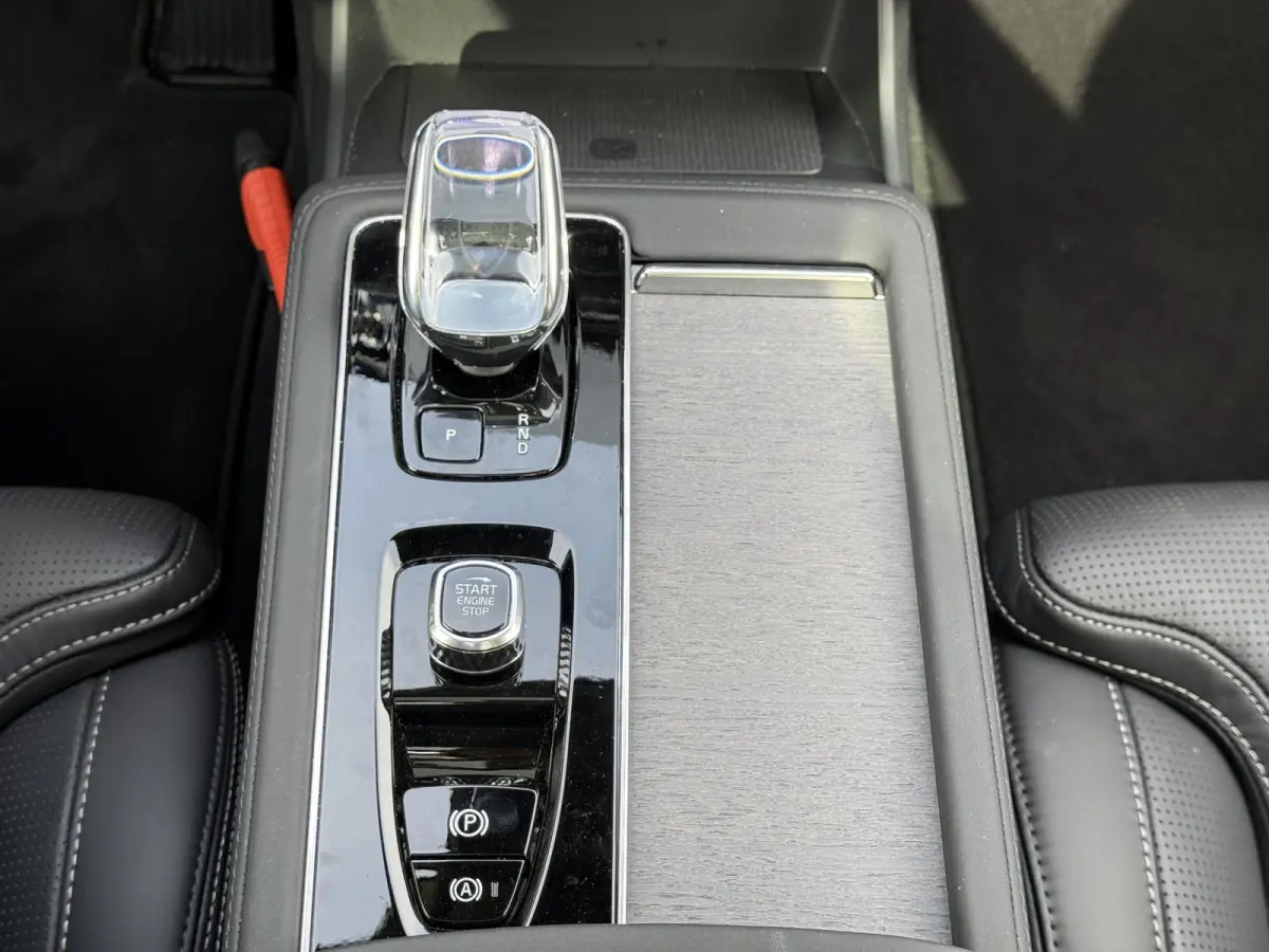 T8 Plug-in hybrid AWD Ultra Dark