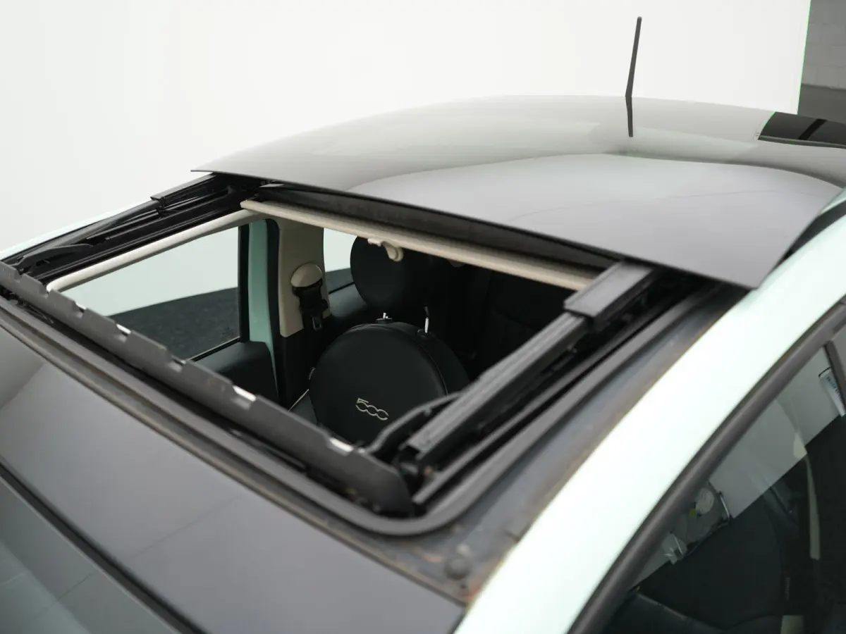0.9 TwinAir Turbo Lounge |  Panoramisch glazen zonnedak met elektrisch zonnescherm | start/stop systeem | Airco | 12 Maanden BOVAG Garantie |