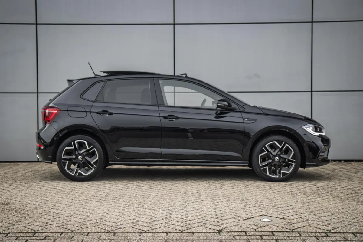1.0 TSI 95pk R-Line Edition | Panoramadak | Matrix LED | Stoelverwarming | Achteruitrijcamera | Keyless | 17'' Velgen