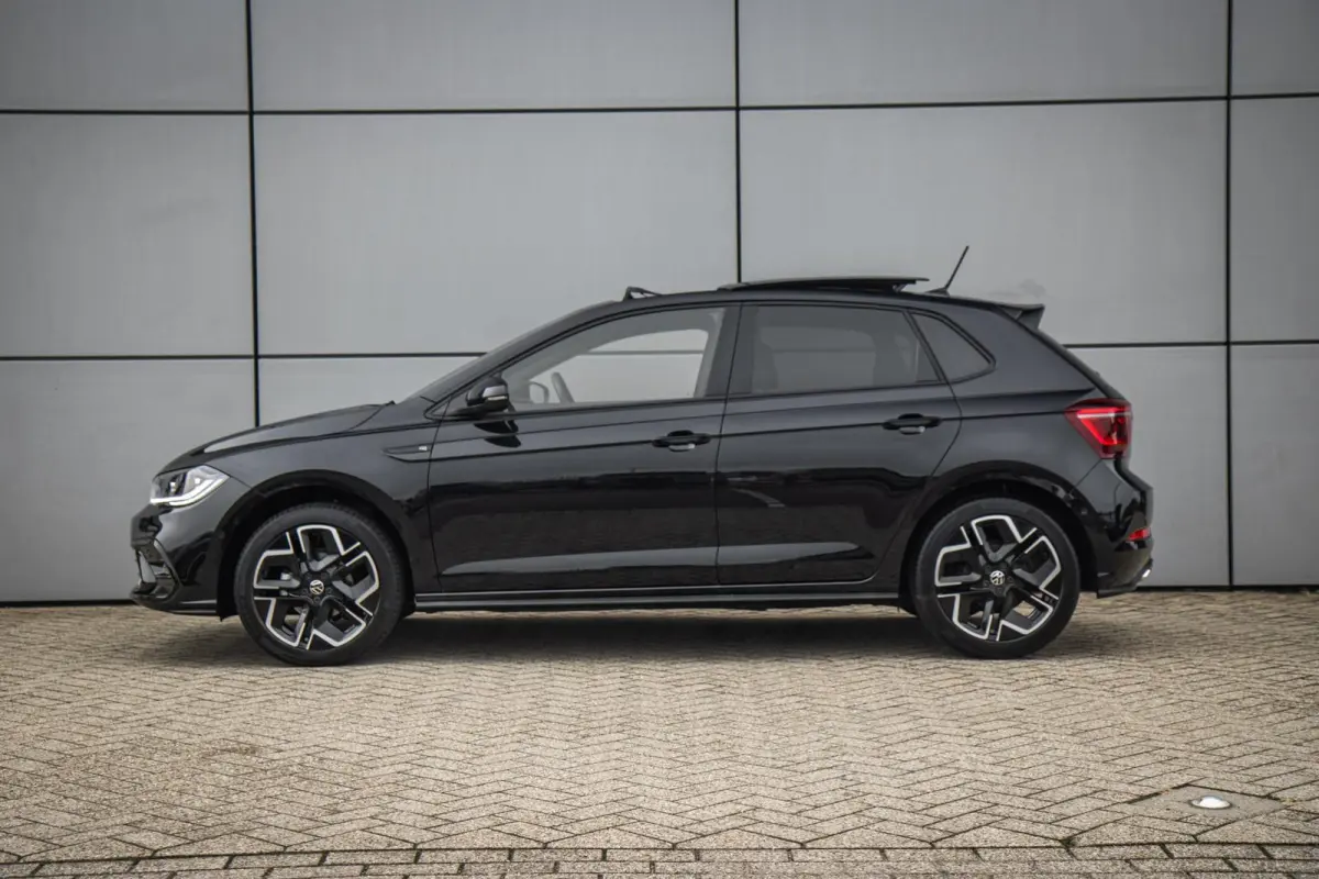 1.0 TSI 95pk R-Line Edition | Panoramadak | Matrix LED | Stoelverwarming | Achteruitrijcamera | Keyless | 17'' Velgen