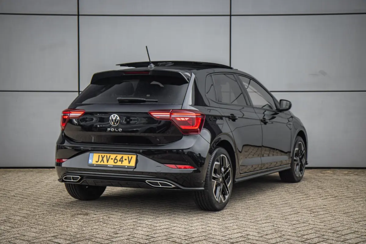 1.0 TSI 95pk R-Line Edition | Panoramadak | Matrix LED | Stoelverwarming | Achteruitrijcamera | Keyless | 17'' Velgen