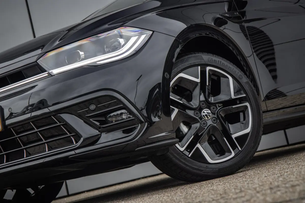 1.0 TSI 95pk R-Line Edition | Panoramadak | Matrix LED | Stoelverwarming | Achteruitrijcamera | Keyless | 17'' Velgen