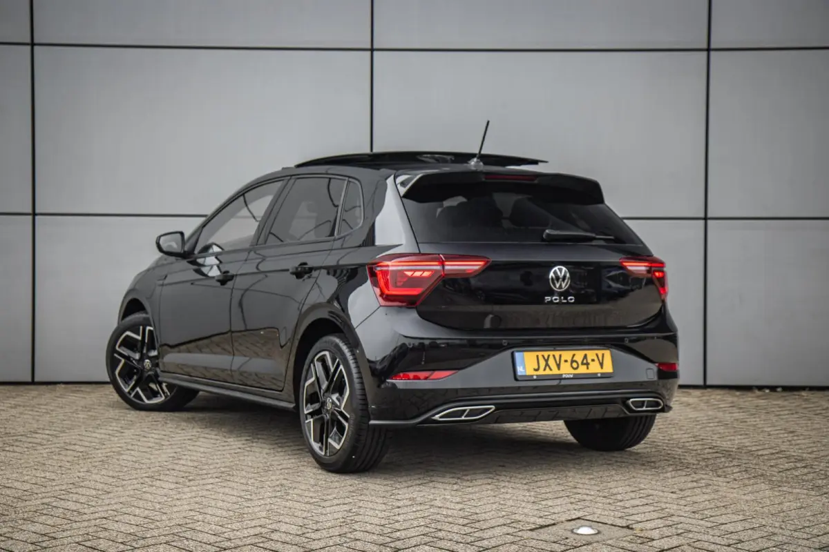 1.0 TSI 95pk R-Line Edition | Panoramadak | Matrix LED | Stoelverwarming | Achteruitrijcamera | Keyless | 17'' Velgen