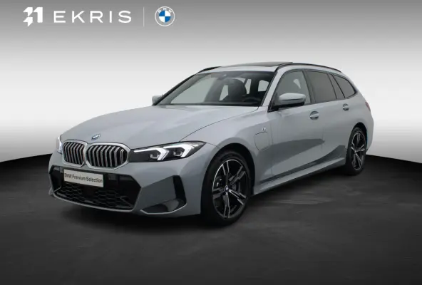 330e M Sportpakket | M Sport Edition | Comfort Pack | Stuurwielrand verwarmd | Trekhaak | Panoramadak | Elektrisch Verstelbare Sportstoelen | Active Cruise Control | DAB | HiFi | 18''