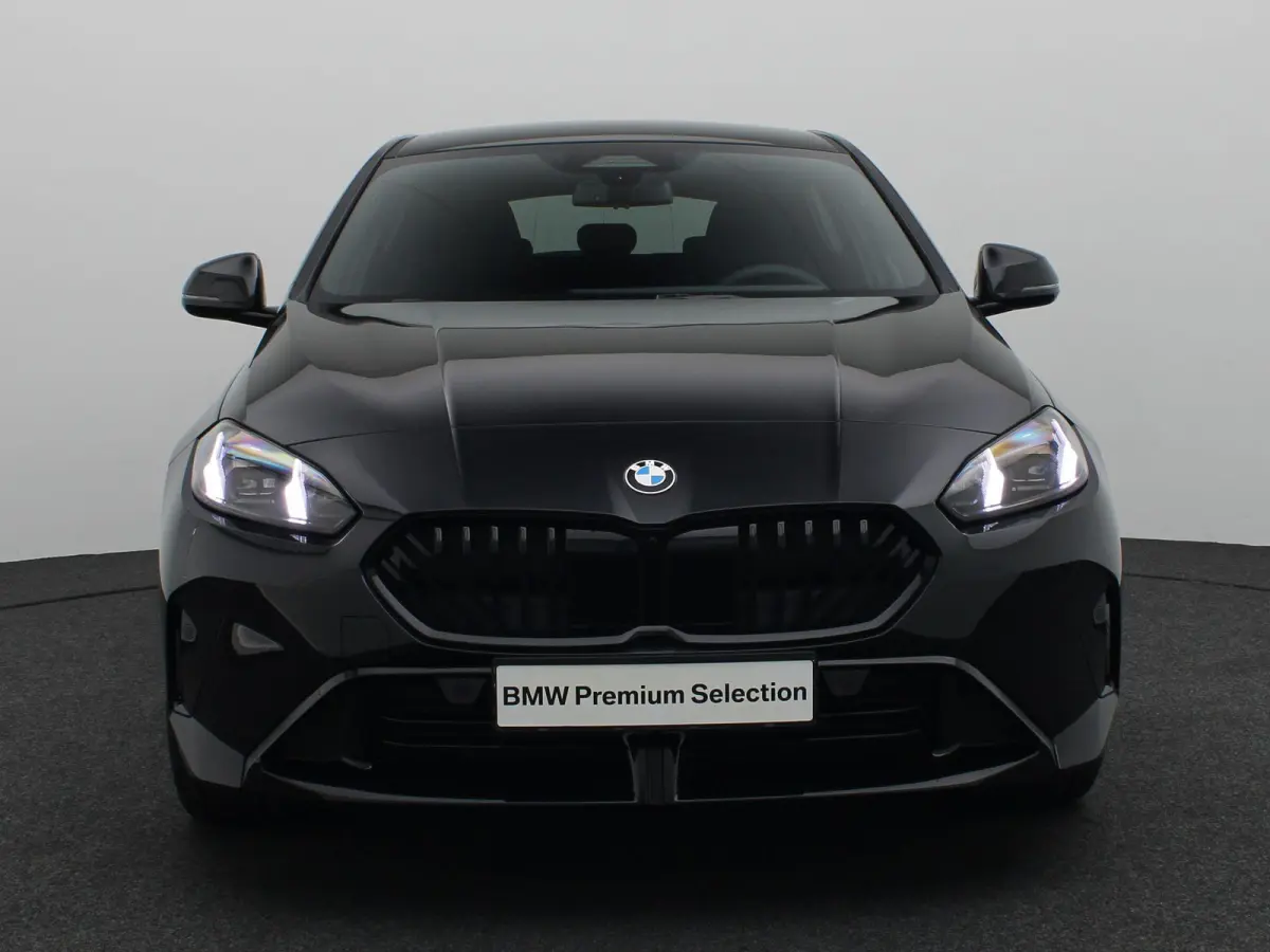 120 M Sportpakket Pro | Premium Pack | Stuurwielrand verwarmd | Achteruitrijcamera | Driving Assistant Plus | Parking Assistant | 19''